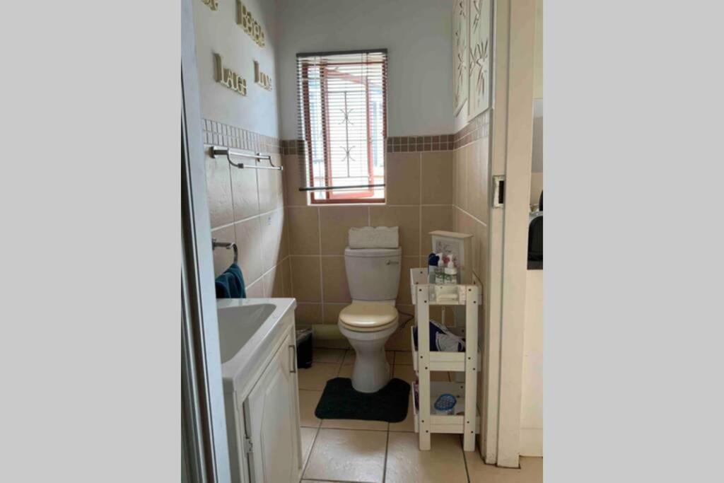 Cozy Guest Suite With Private Access Roodepoort Bagian luar foto