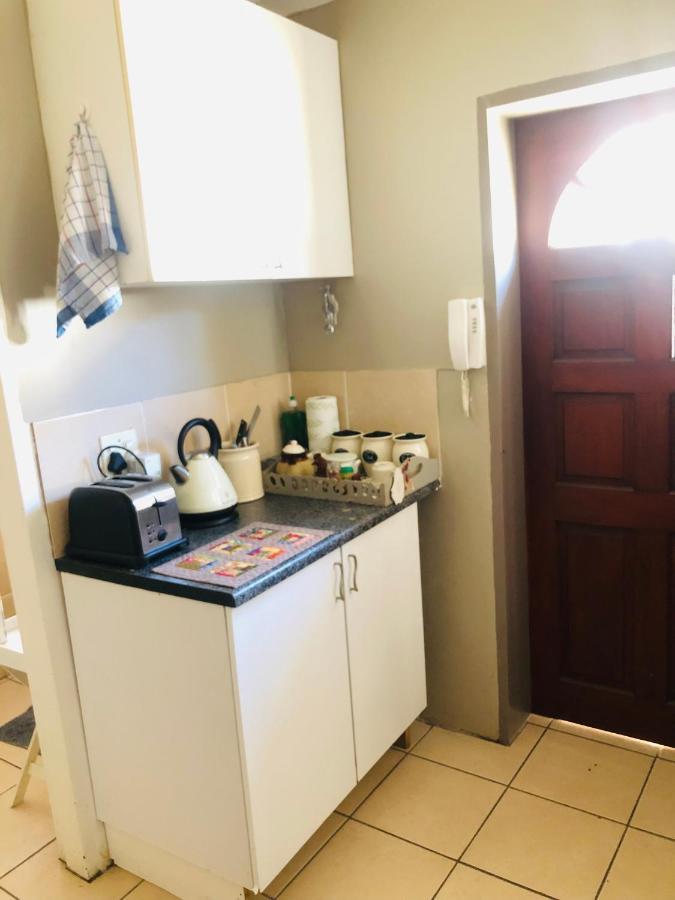 Cozy Guest Suite With Private Access Roodepoort Bagian luar foto